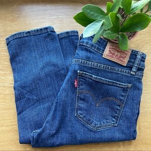 Levi’s 711 Skinny: Medium wash 28. Excellent condition!